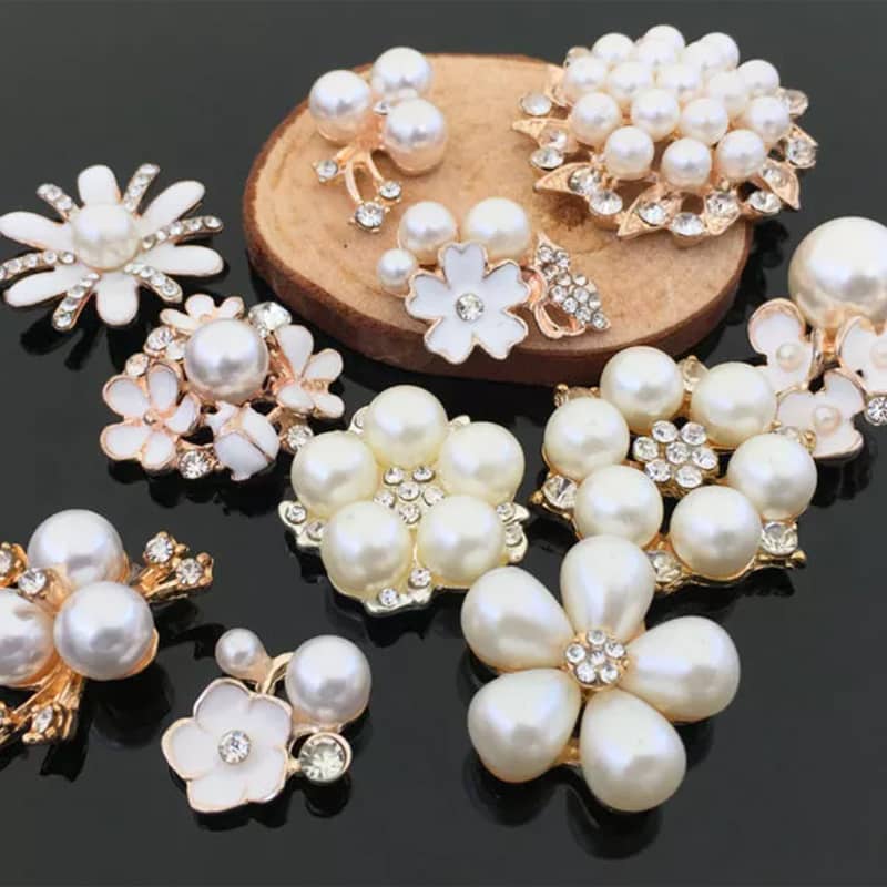 Crystal pirum button